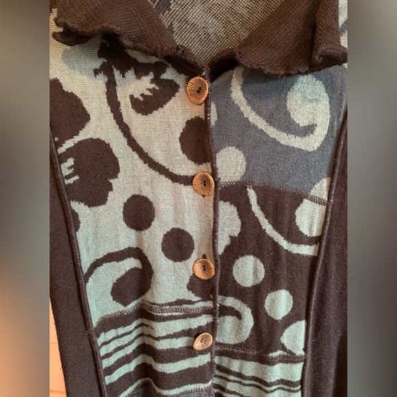 Onyx | Teal & Black Knit Abstract Long Button Down Cardigan - Picture 3 of 7